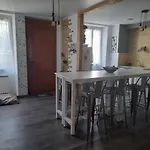 Maison De Village Avec Patio Et Terrasse Feriehus