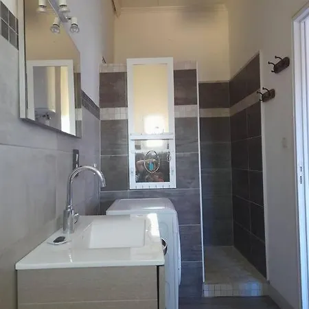 Maison De Village Avec Cour Interieure Et Terrasse