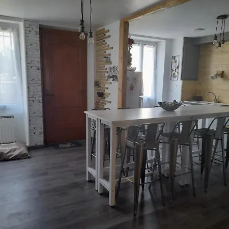 Maison De Village Avec Patio Et Terrasse 펜션