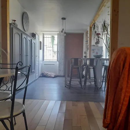 Maison De Village Avec Patio Et Terrasse